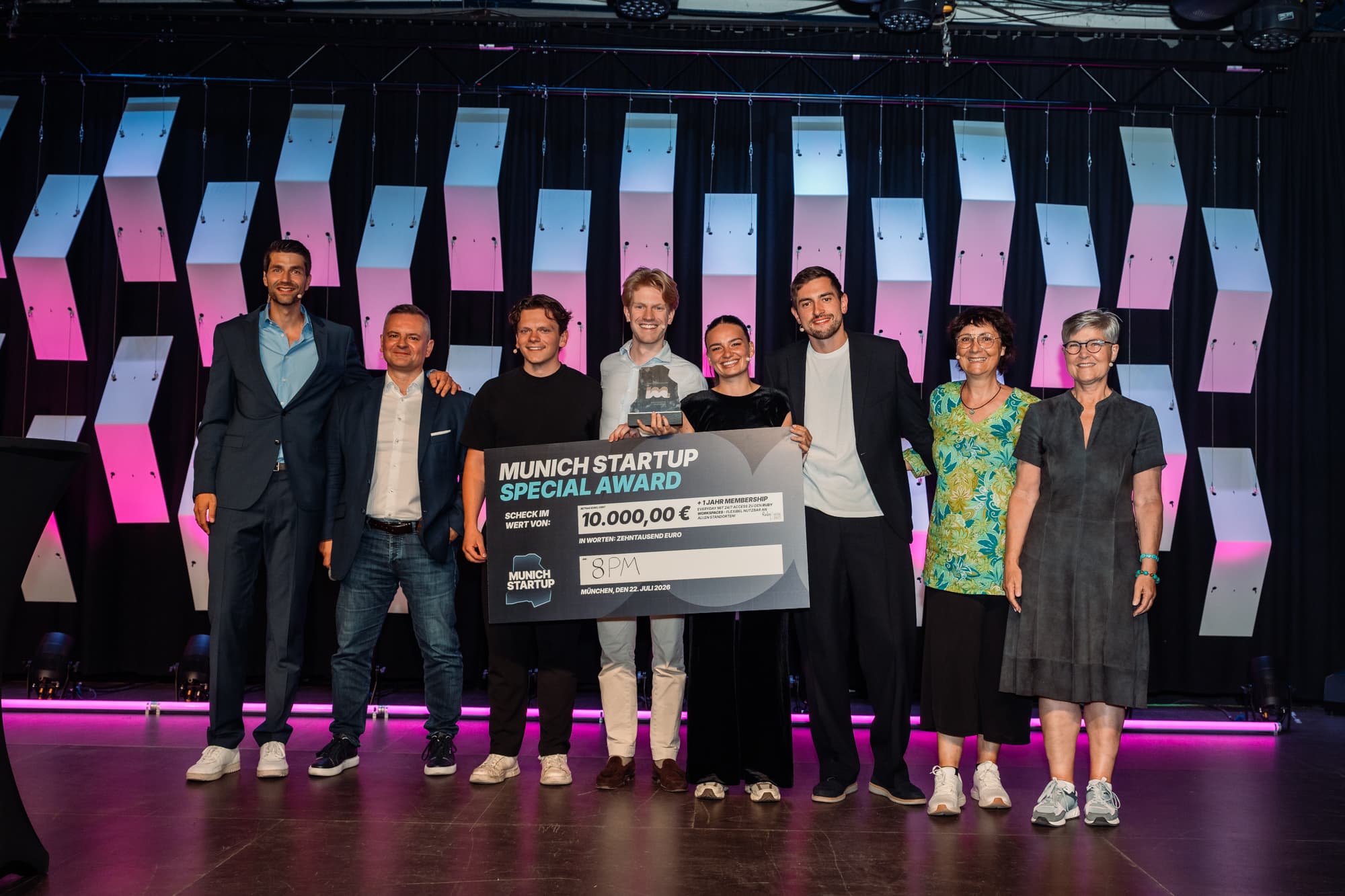 8pm Social gewinnt Munich Startup Award 2026