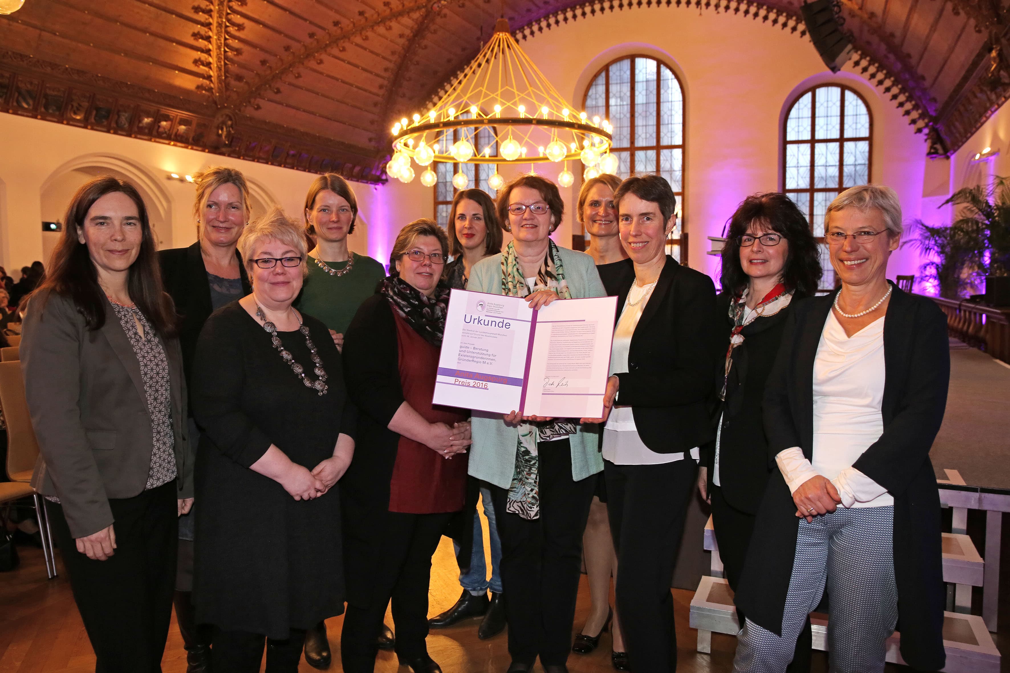 Guide erhält den Anita Augspurg Preis