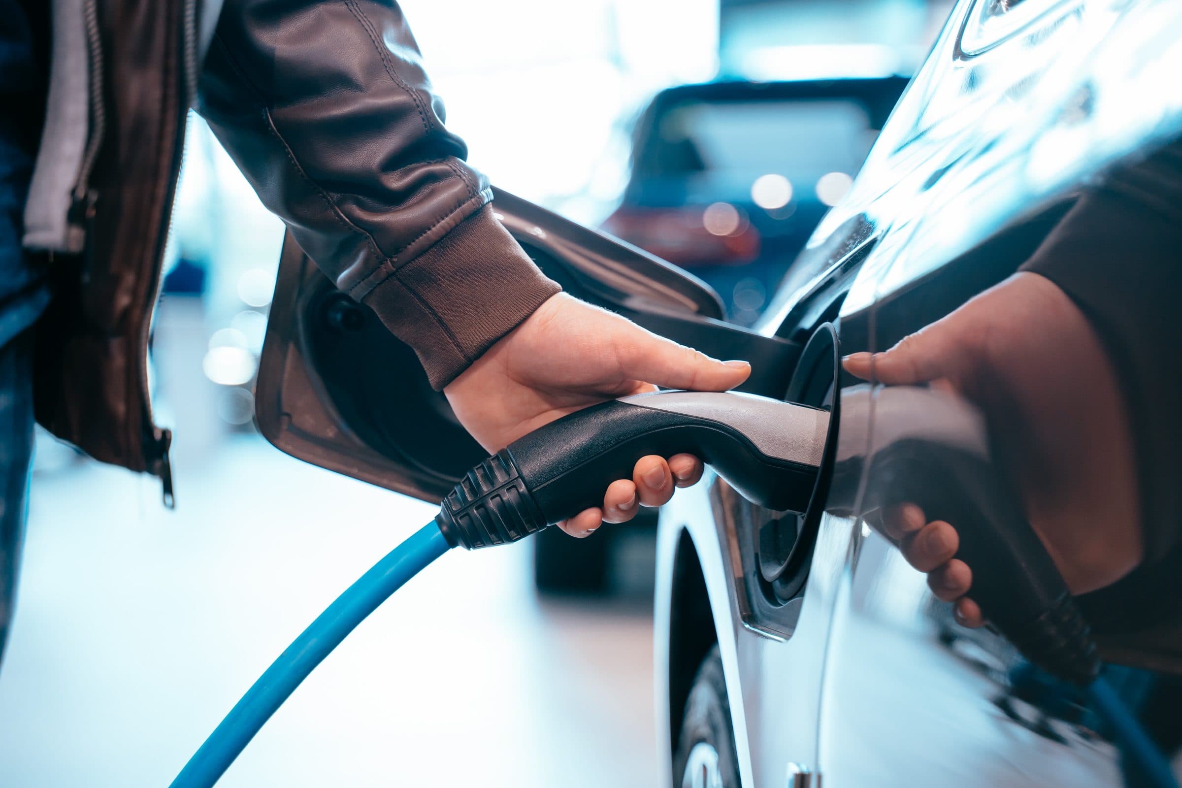 E-Mobility: Elektroautos und Ladelösungen aus München