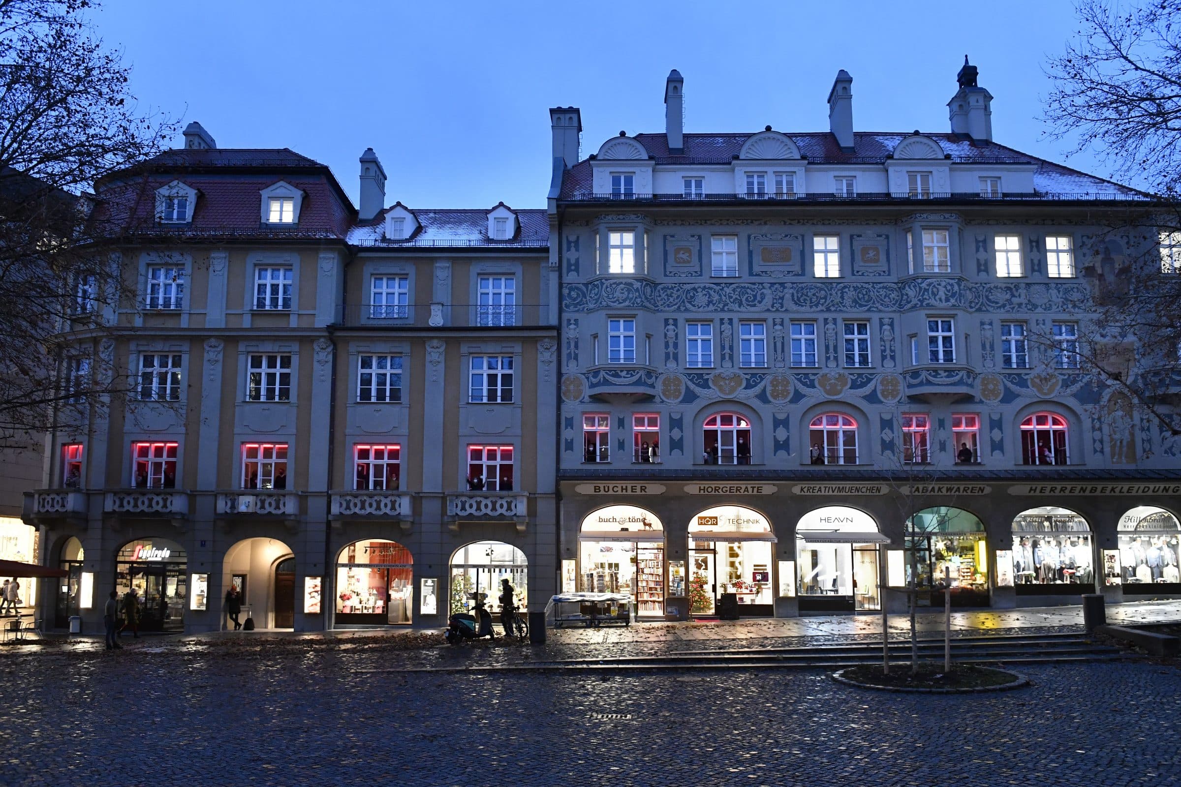 Ruffinihaus: Lichtinstallation erleuchtet kreativen Hotspot
