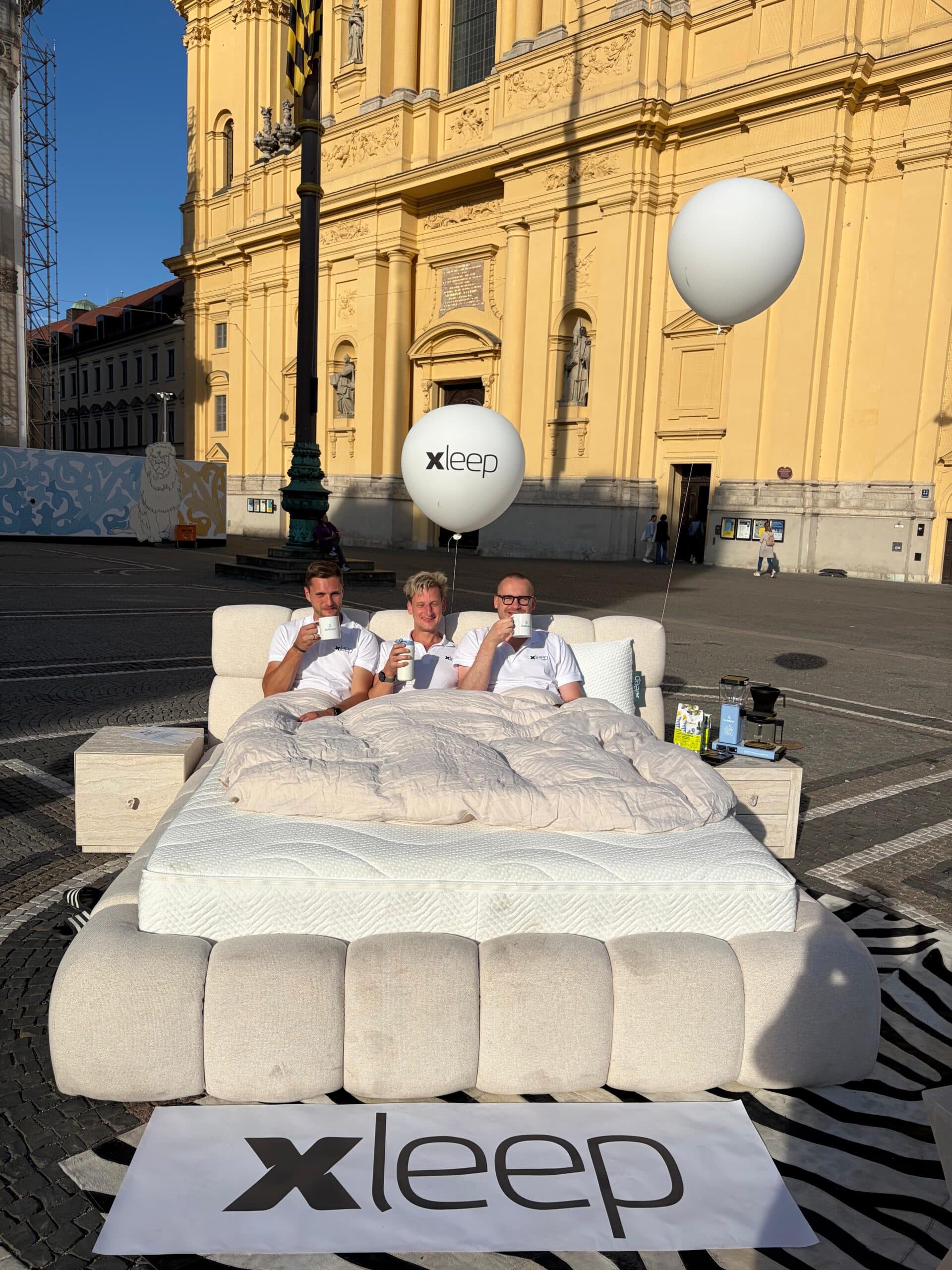 Xleep schläft mitten in München: Experiment auf dem Odeonsplatz