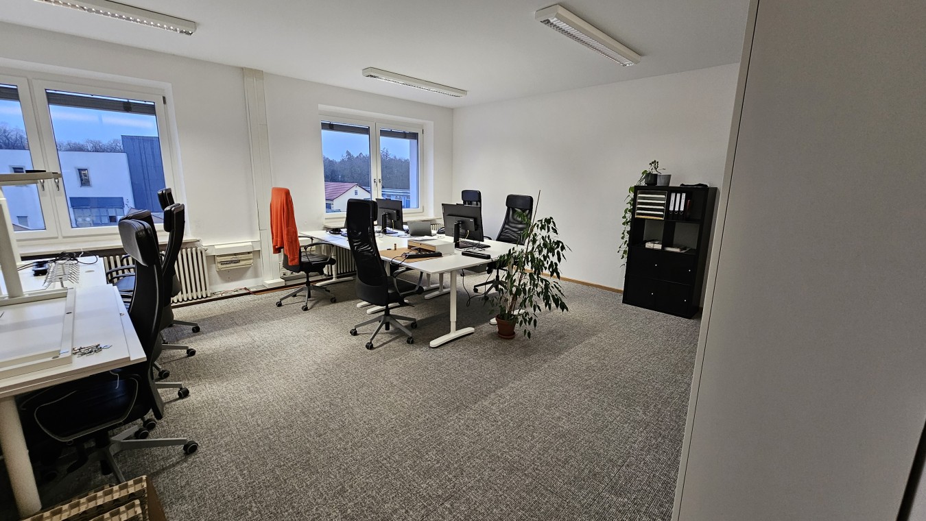 Shared office space with separate team room (35 sqm) for your Start-Up