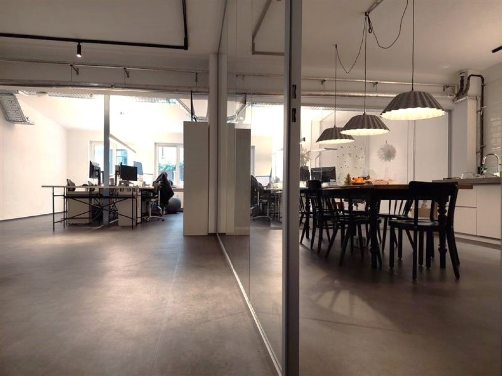 Büro mieten in München: Officebereich mit bis zu 10 Arbeitsplätzen