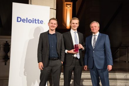 Deloitte Fast 50 - 2015 Berlin; Fast 50 Award; Platz 1; Celonis GmbH GmbH; vlnr; Hr. Julian Baumann (Marketing & PR Manager); Hr. Alexander Rinke (GF); Hr. Dr. Andreas Gentner (Deloitte)