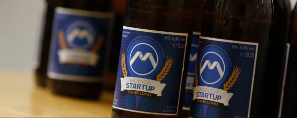 Munich Startup Gründerstammtisch Symbolbild mit Bierflaschen