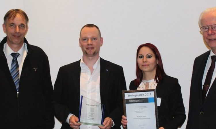 Verleihung Strategiepreis 2017 an Webgeist - Thorsten Hinrichs, Richard Sirch, Lisa Sirch, Georg Rohde (von links nach rechts)