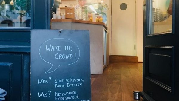 Wake up, Crowd! Startups – Network – Crowdfunding