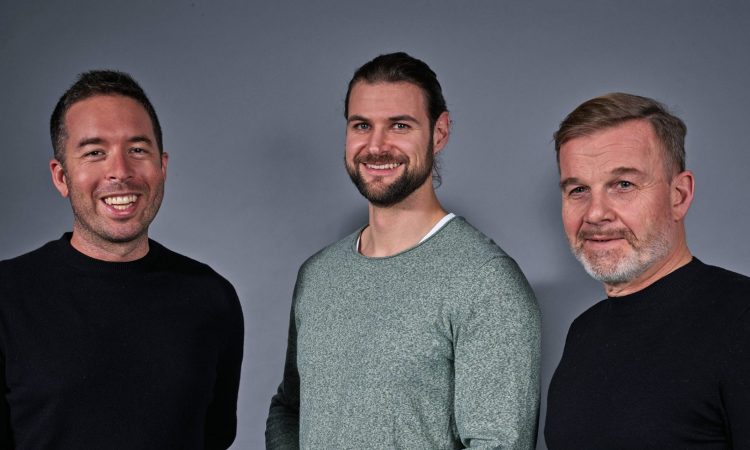 Adam Bonnifield, CEO, Maximilian Hasler, COO und Andreas Busemann, CRO von Konux (v.l.)